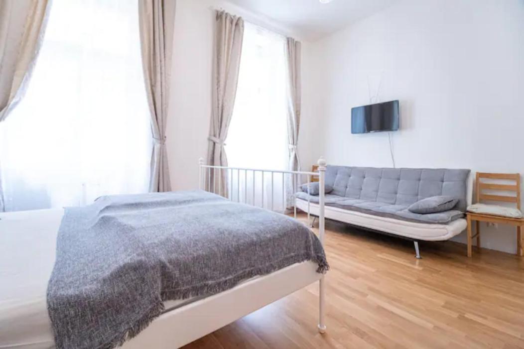 Favorite Apartment In The Center Of Prague 1 Luaran gambar